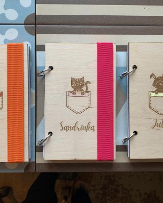 Sešitky, zápisníčky, diáře. Pro radost, lepší organizaci a všechny super nápady a plány 🤩 pro malé i velké, nové firmy i...